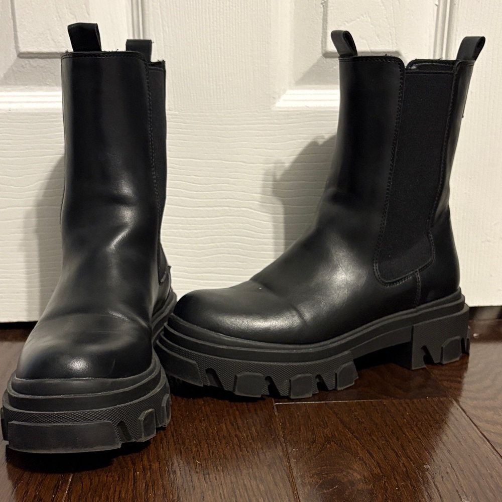 Mid Calf Chunky Chelsea Boots